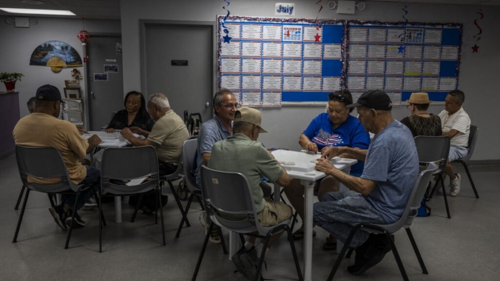 Los centros de enfriamiento en Nueva York ofrecen actividades recreativas.