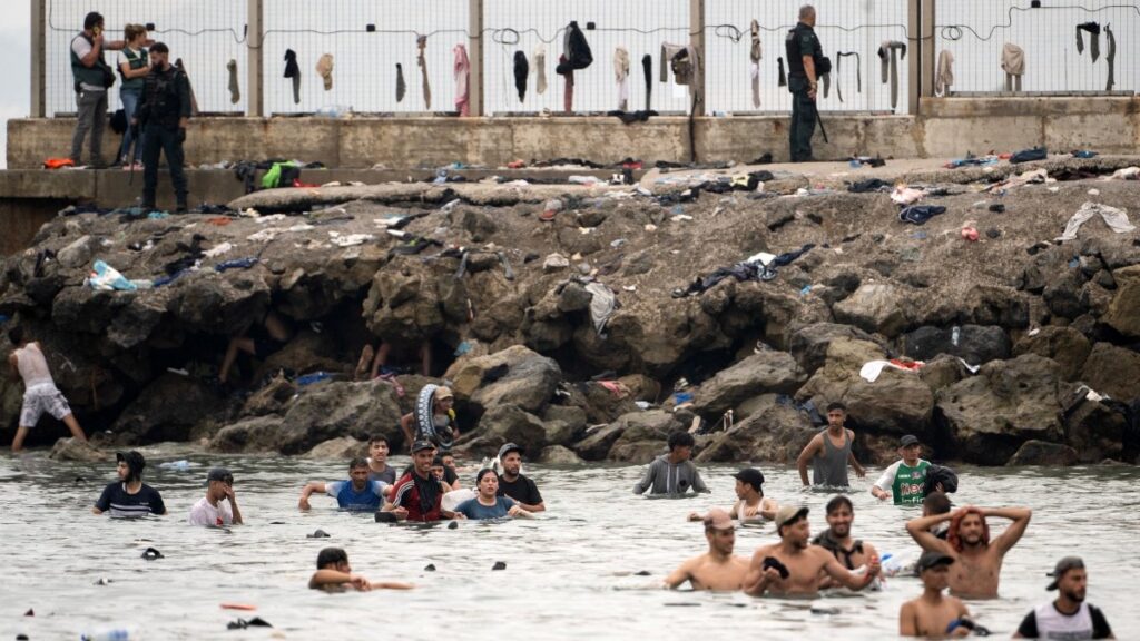 Francia reacciona a crisis migratoria en España. Foto: AFP