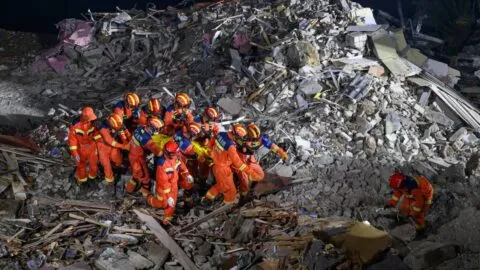 México expresa condolencias a China por deslizamiento que dejó muertos y desaparecidos