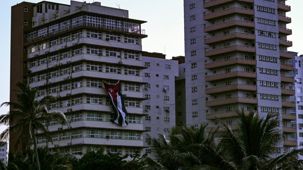 Comienza Cuba restablecimiento de red eléctrica tras tercer apagón nacional en 10 días