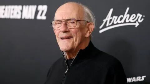 Christopher Lloyd, el "Doc" de Volver al Futuro, publica sus memorias con pasajes inéditos de su vida