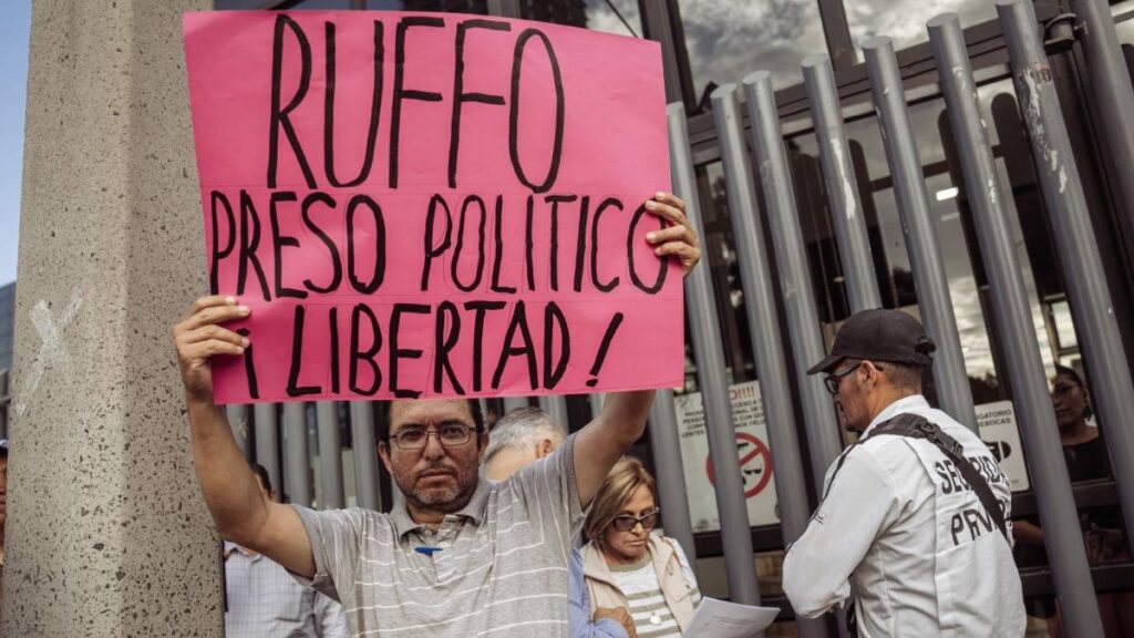Maifestantes en favor de Ernesto Ruffo.