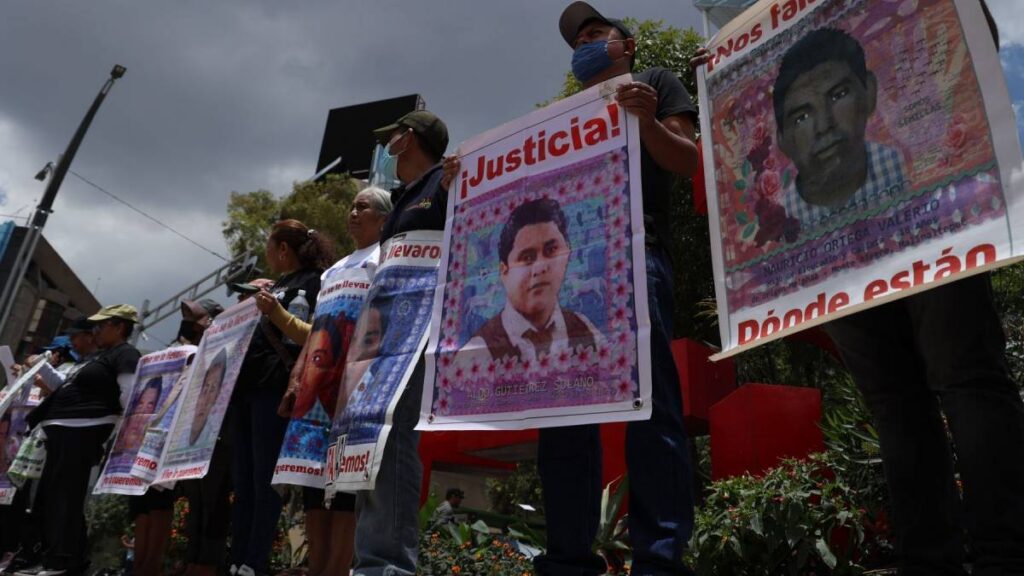 Padres de los 43 de Ayotzinapa