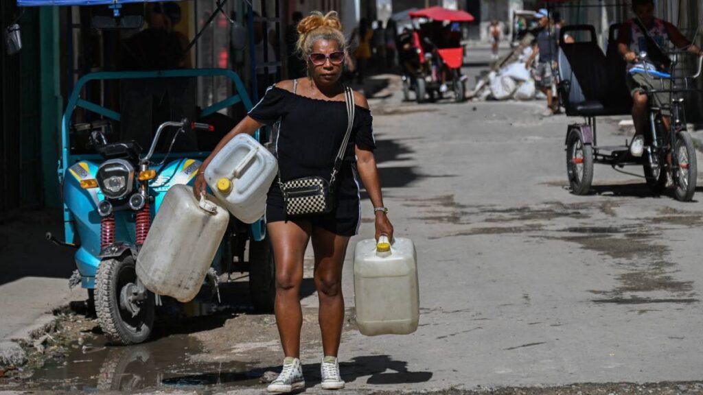 Cuba restablece gradualmente la electricidad tras un apagón nacional mientras continúa la crisis por falta de combustible.