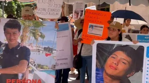 Familiares de menores desaparecidos marchan en Jalisco y exigen su localización con vida