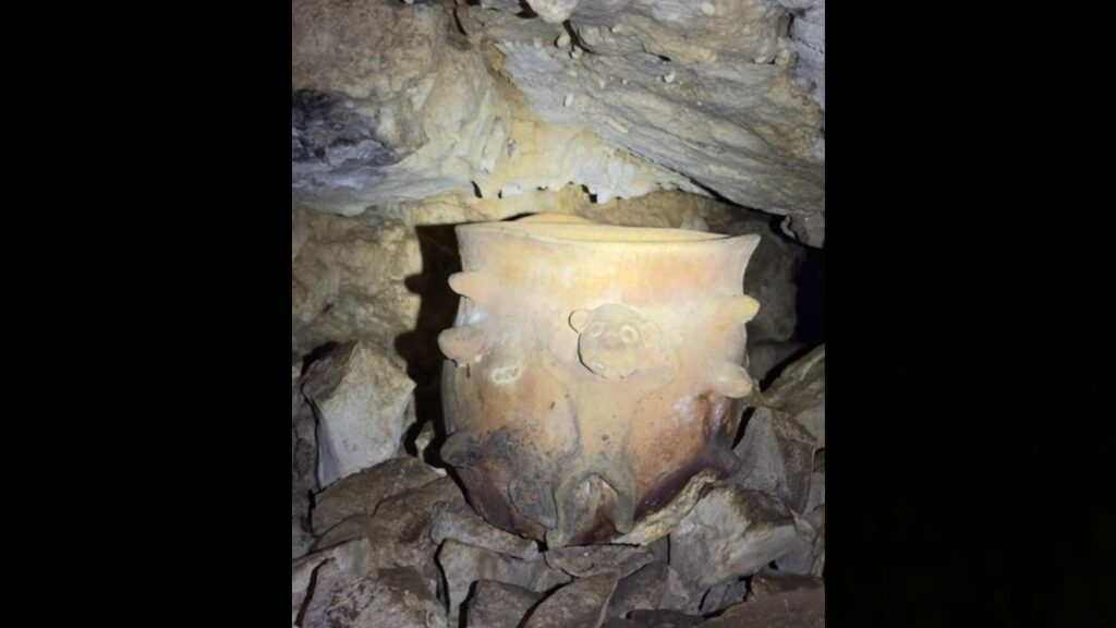 Descubren cueva con 179 piezas arqueológicas en Chiapas; INAH la considera un hallazgo relevante en la región