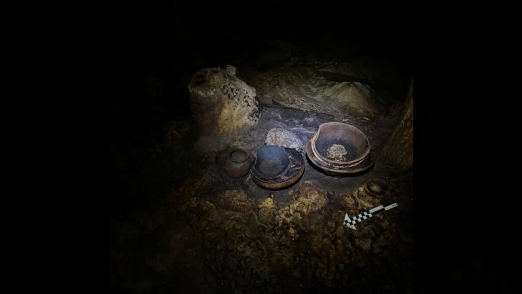 Descubren cueva con 179 piezas arqueológicas en Chiapas; INAH la considera un hallazgo relevante en la región