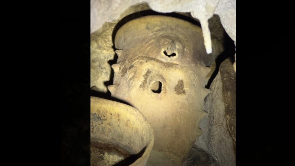 Descubren cueva con 179 piezas arqueológicas en Chiapas; INAH la considera un hallazgo relevante en la región
