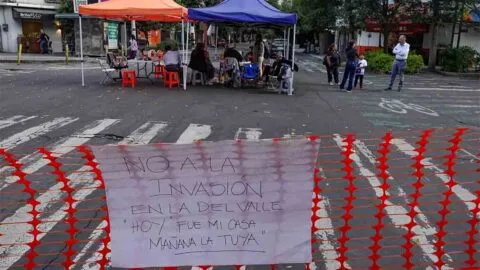 Tercer día de bloqueos en la Del Valle; FGJCDMX responde a vecinos por despojos