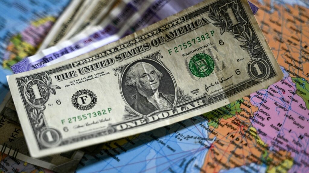 Valor del peso ante el dólar y otras monedas. Foto: AFP