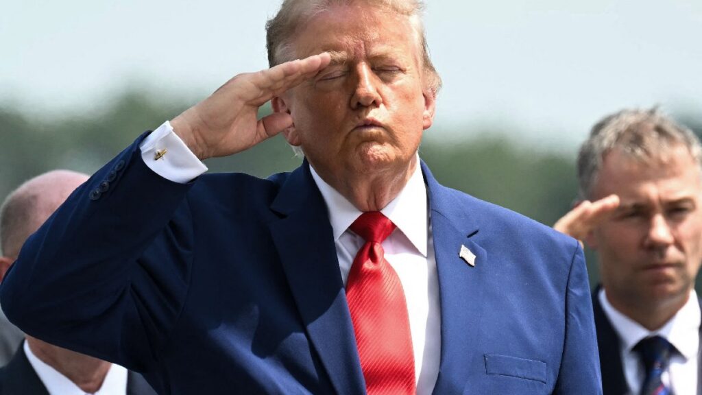 Trump amenaza con destruir puentes o centrales en Irán por ataques en estrecho de Ormuz