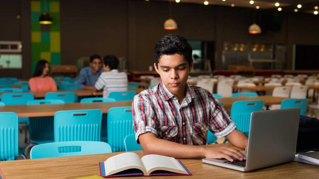 En educación superior la "cobertura es limitada", reconoce el Gobierno federal