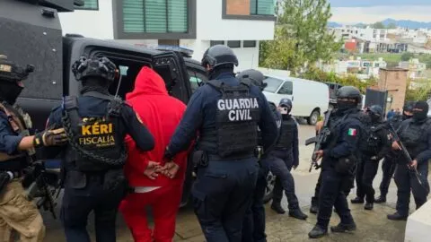 Vinculan a proceso al “Sierra 1” y a su pareja por armas, droga y cohecho