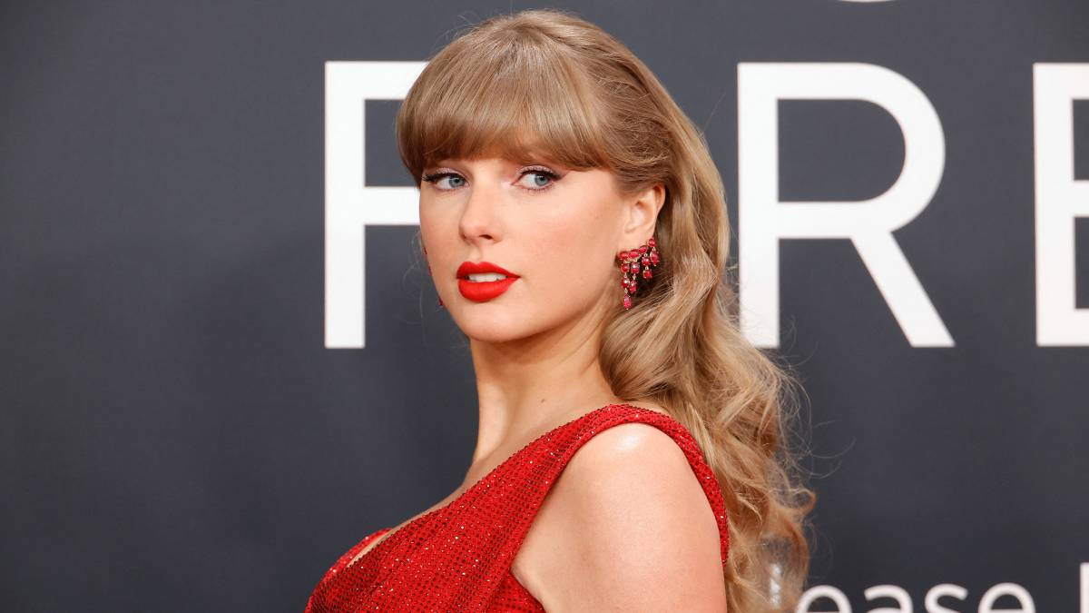 La cantante Taylor Swift apostó por el vestido de una firma peruana.
