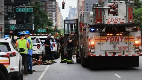 En Midtown Manhattan hoy: un edificio con estructuras inestables es evacuado en plena Nueva York
