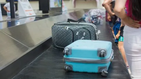Nuevos escáneres de la TSA podrían impedir el paso de equipajes grandes en Estados Unidos
