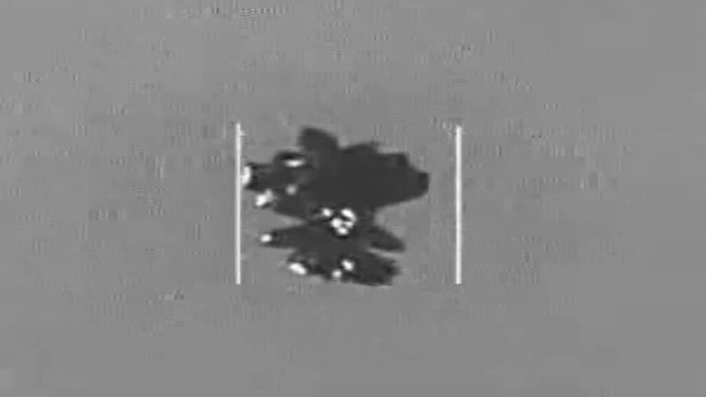 ¿Es un ovni? El Pentágono revela video de una extraña estructura en el cielo