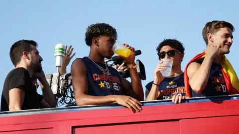 En vivo: retumban festejos en desfile de España tras ganar el Mundial 2026