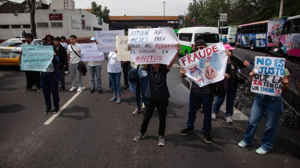 Miles de aspirantes esperan una solución al proceso de ingreso tras irregularidades.