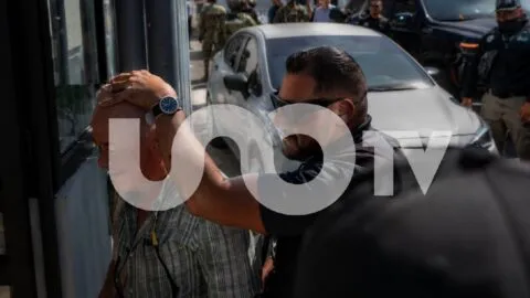 Ernesto Ruffo Appel llega a la FGR en Tijuana; prevén traslado a CDMX