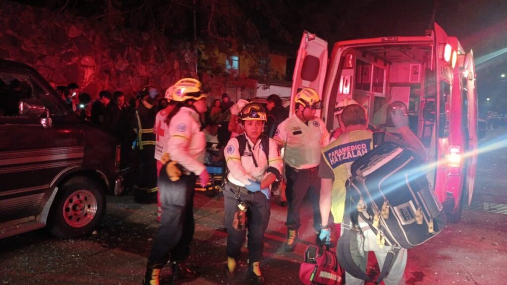 Explosión por gas en condominio de Huixquilucan deja 3 heridos y daños materiales