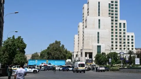 Explotan 2 bombas cerca del hotel donde se hospeda Macron en visita a Siria