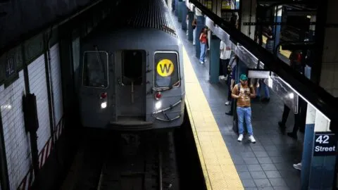 Fair Fares NYC: cómo viajar en el metro a mitad de precio sin importar tu estatus migratorio