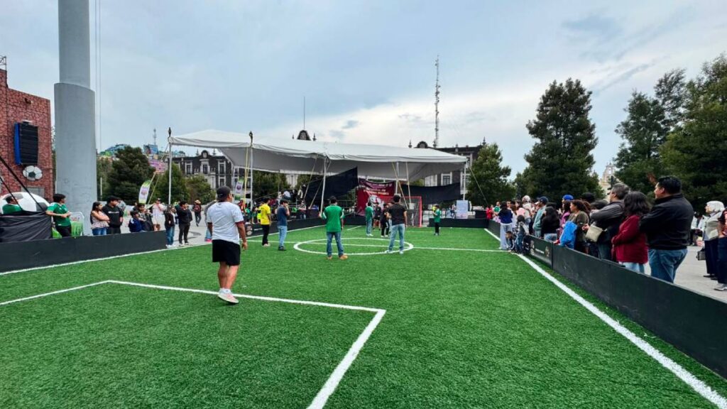 Toluca, Estado de México. Celebran juego de México contra Inglaterra