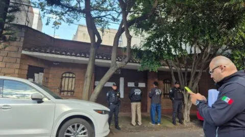 FGJCDMX asegura casa involucrada en despojo, mientras vecinos retiran bloqueo en la Del Valle
