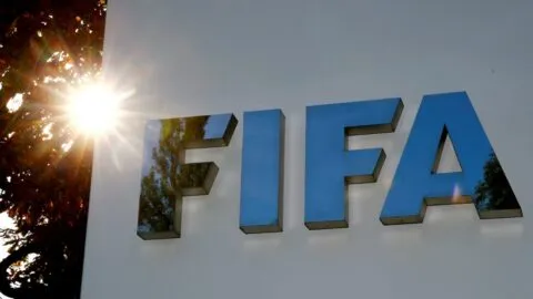 FIFA analiza crear empresa para explotación comercial del futbol; UEFA y confederaciones lo rechazan