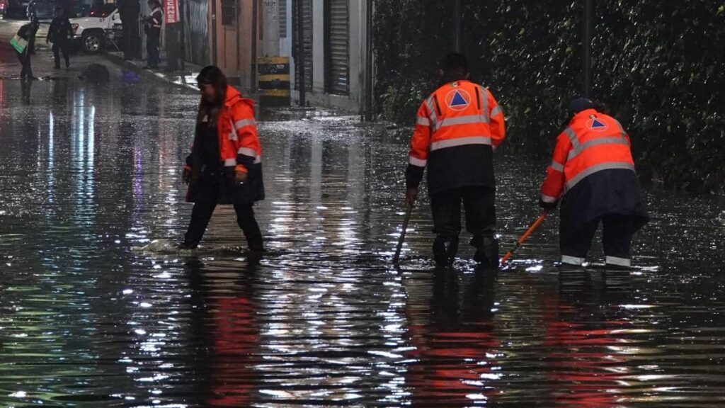 "Sentía que me iban a cortar el pie": habla la motociclista rescatada de una inundación en CDMX