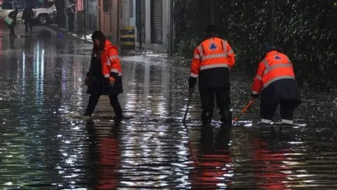 "Sentía que me iban a cortar el pie": habla la motociclista rescatada de una inundación en CDMX