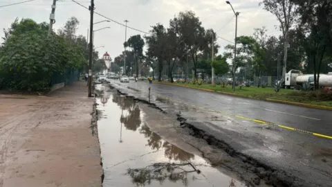 Aparece grieta de más de cien metros en la Gustavo A. Madero y pone en riesgo a adultos mayores