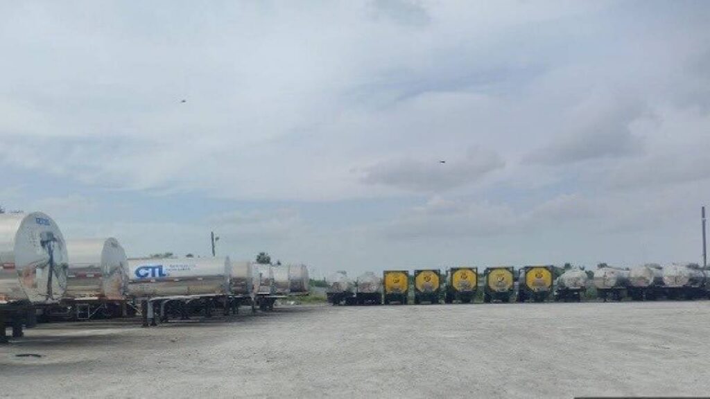 hallan-39-mil-litros-de-diesel-y-mas-de-30-toneles-durante-operativo-en-matamoros-tamaulipas
