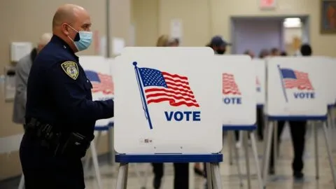 ICE y centros de votación: la verdad sobre si puede acudir a las urnas en Estados Unidos