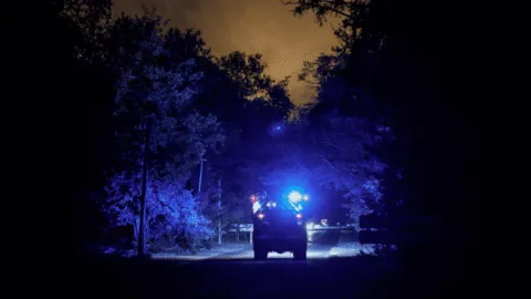 Videos: Incendio en bosque de Fontainebleau, en Francia, moviliza aviones y 500 bomberos