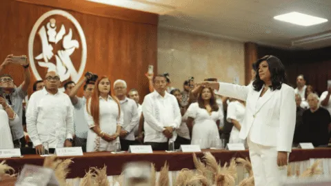 Leticia Lozano rinde protesta como alcaldesa de Acapulco tras licencia de Abelina López