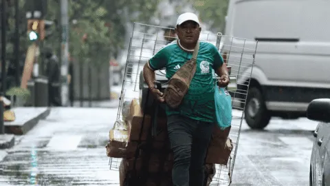 Lluvia, descargas eléctricas y posible caída de granizo en CDMX para este domingo, prevé SMN