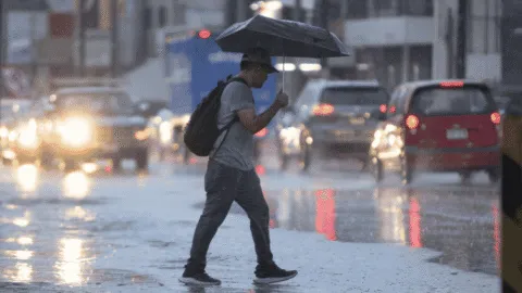 Nueva onda tropical ingresa al país este martes; provocará lluvias en 31 estados