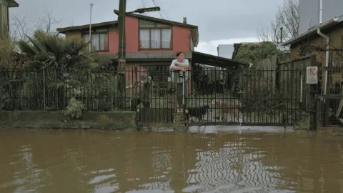 Chile declara estado de catástrofe por lluvias; hay 10 muertos y más de 104 personas aisladas