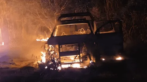 Pobladores de Huaquechula, Puebla, incendian tres patrullas para exigir seguridad tras detención de ladrón