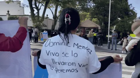 Familiares protestan en Guadalajara por desaparición de adolescentes