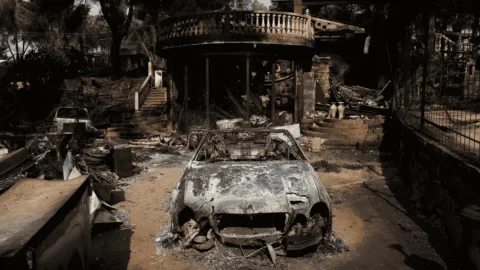 Nuevo incendio en España obliga a evacuar a más de 15 mil personas en Castellón
