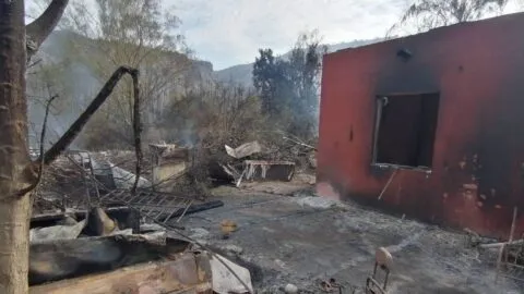 Incendio en Baja California Sur deja 40 casas afectadas y 15 consumidas
