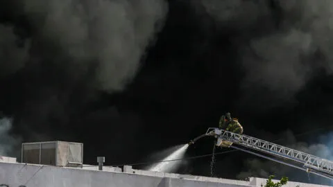 Incendio moviliza cuerpos de emergencia en el Centro de la CDMX