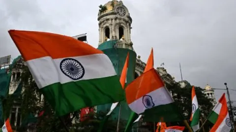 Buscan aumentar penas de cárcel e imponer multas millonarias por filtración de exámenes, tras protestas y suicidios en India