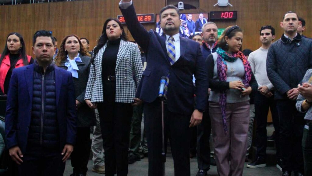 Morena envía iniciativa para impedir que gobernadores deje el cargo en NL