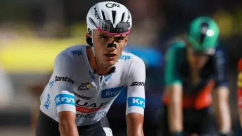 Isaac del Toro en el Tour de Francia; el mexicano se mantiene en el Top 3 tras la etapa 19