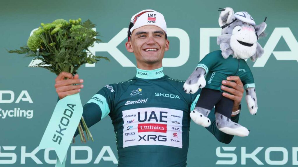 Isaac Del Toro hace historia: gana su primera etapa en el Tour de Francia y no puede creerlo