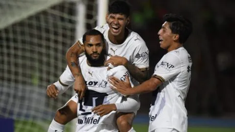 Juninho firma un hat-trick en la frontera y guía la goleada de Pumas sobre FC Juárez
